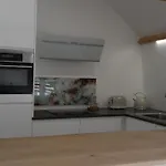 Apartmán The Rooftop - A Trendy New With Airconditioning, Large Terrace & Free Parking *