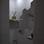 Apartmán The Rooftop - A Trendy New With Airconditioning, Large Terrace & Free Parking