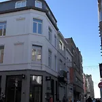 Apartmán The Rooftop - A Trendy New With Airconditioning, Large Terrace & Free Parking *