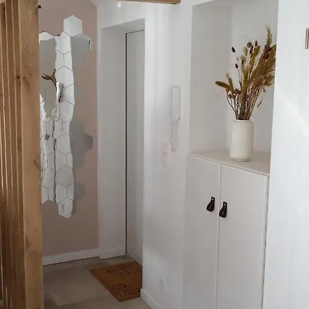 The Rooftop - A Trendy New With Airconditioning, Large Terrace & Free Parking * أوستيند