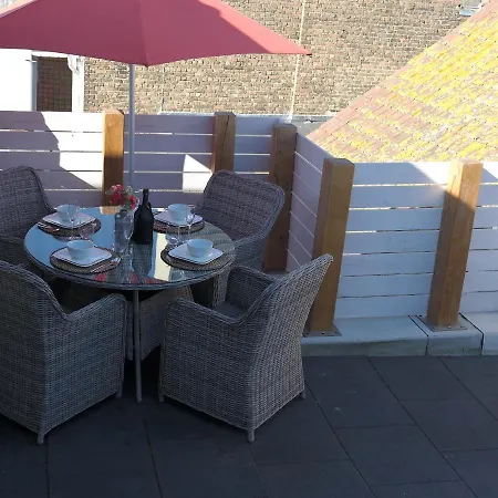 The Rooftop - A Trendy New With Airconditioning, Large Terrace & Free Parking Апартаменти *