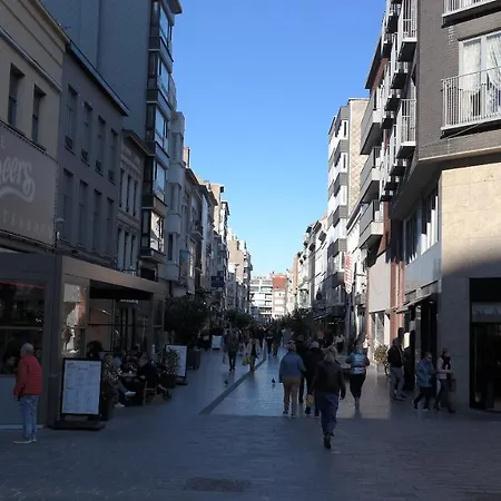 شقة The Rooftop - A Trendy New With Airconditioning, Large Terrace & Free Parking أوستيند