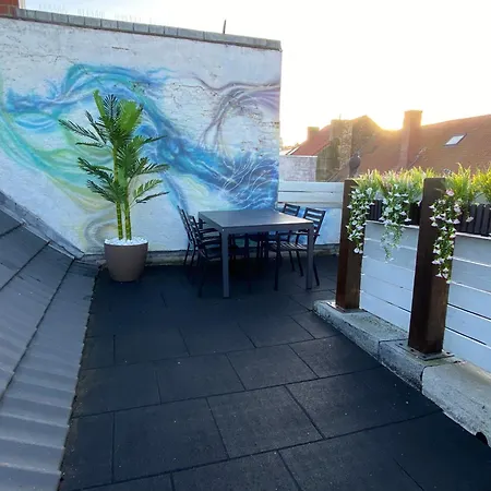 The Rooftop - A Trendy New With Airconditioning, Large Terrace & Free Parking *