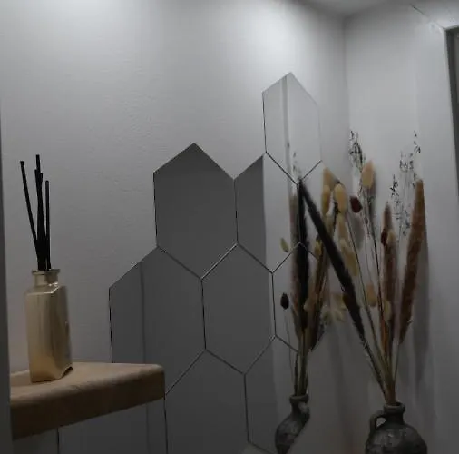 Апартаменты The Rooftop - A Trendy New With Airconditioning, Large Terrace & Free Parking