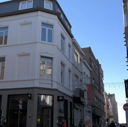 Апартаменты The Rooftop - A Trendy New With Airconditioning, Large Terrace & Free Parking *