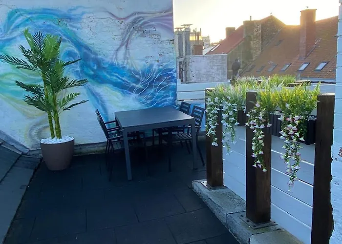 The Rooftop - A Trendy New With Airconditioning, Large Terrace & Free Parking Appartement *