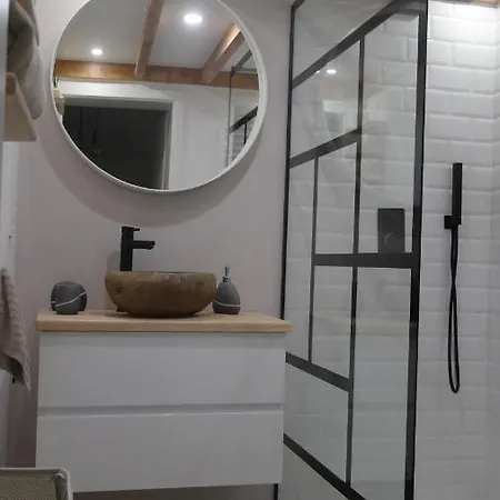 Διαμέρισμα The Rooftop - A Trendy New With Airconditioning, Large Terrace & Free Parking